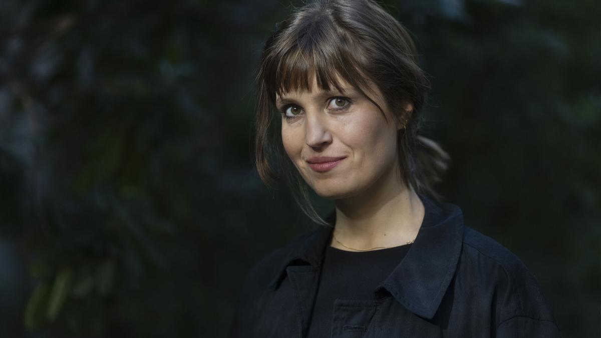 La escritora alemana Charlotte Gneuss posa este martes en Barcelona