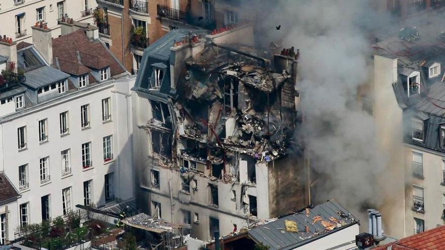 Aspecto del edificio destrozado por la explosión.