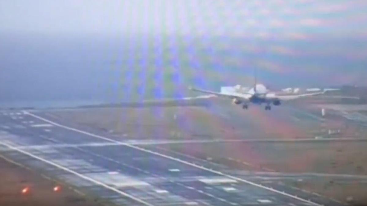 Un avión aborta el aterrizaje en Lanzarote por el mal tiempo