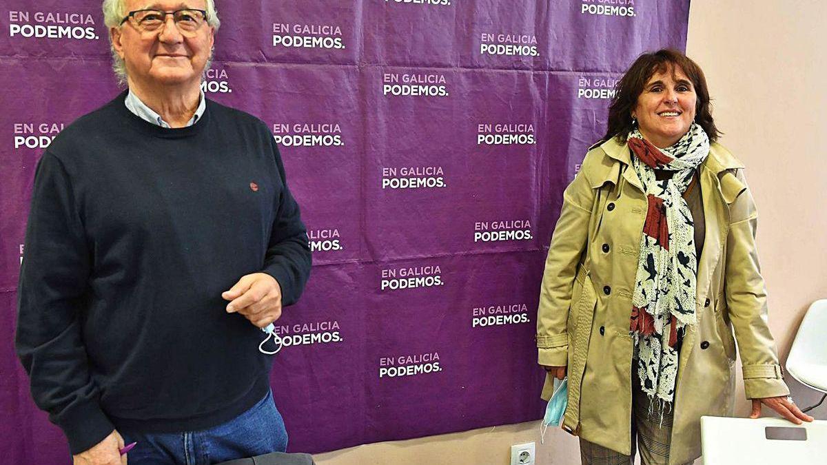 José García Buitrón e Isabel Faraldo, ayer en la sede coruñesa de Podemos.