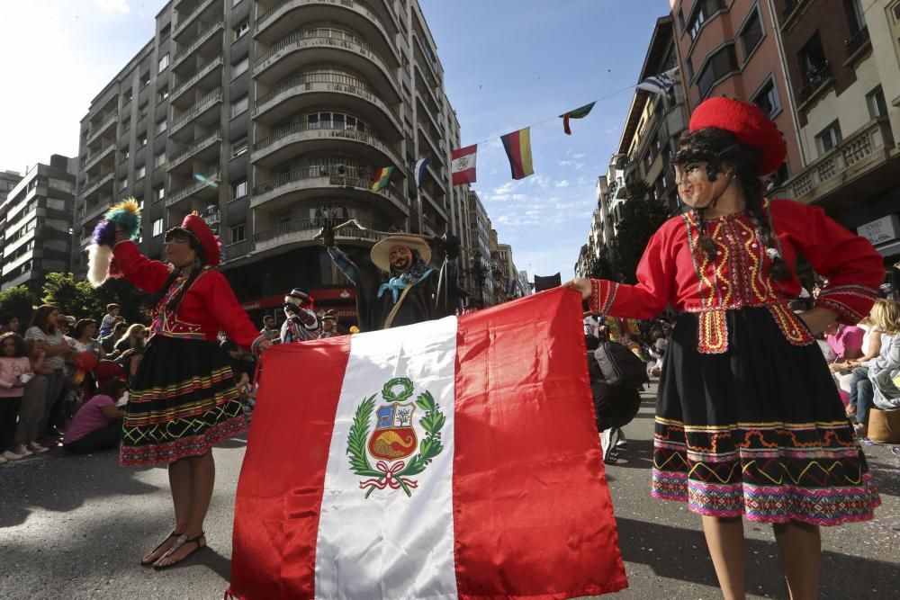 Desfile del Día de América en Asturias dentro de las fiestas de San Mateo de Oviedo