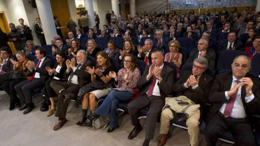 Entre los asistentes a la gala estuvieron las &quot;populares&quot; Ethel Vázquez o Elena Muñoz. // R. Grobas