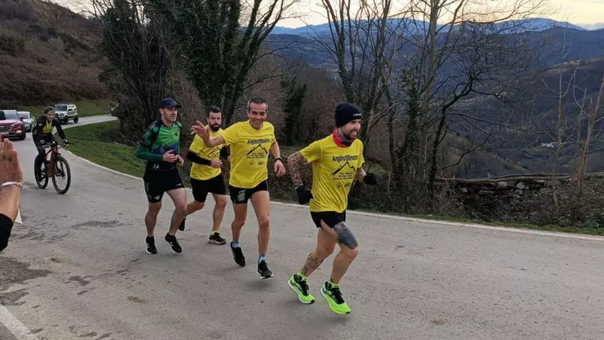 Pedaladas contra la esclerosis: el lavianés Héctor Moro afronta un nuevo reto solidario