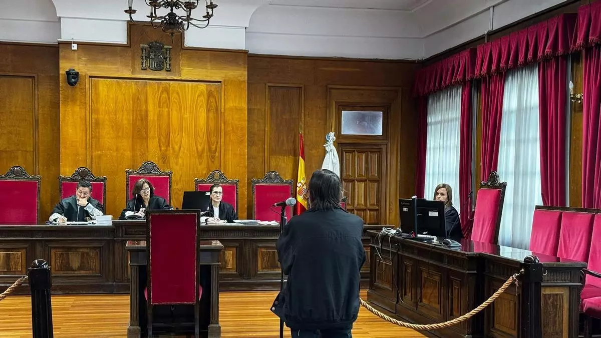 El acusado de agredir sexualmente a su vecino en Ourense niega los hechos: «Teníamos la relación que tienen dos personas que se consideran amigos»