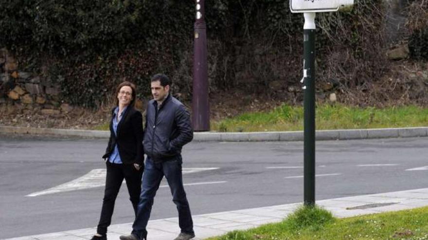Marta López Arines y José Luis Espiño llegaron juntos a la sede judicial lalinense. // Bernabé/Javier Lalín