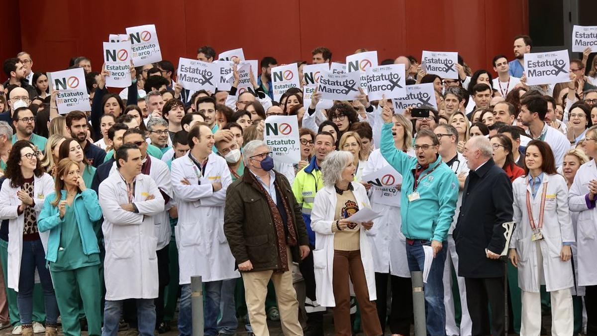 Protesta de médicos contra el Estatuto Marco en la Arrixaca.