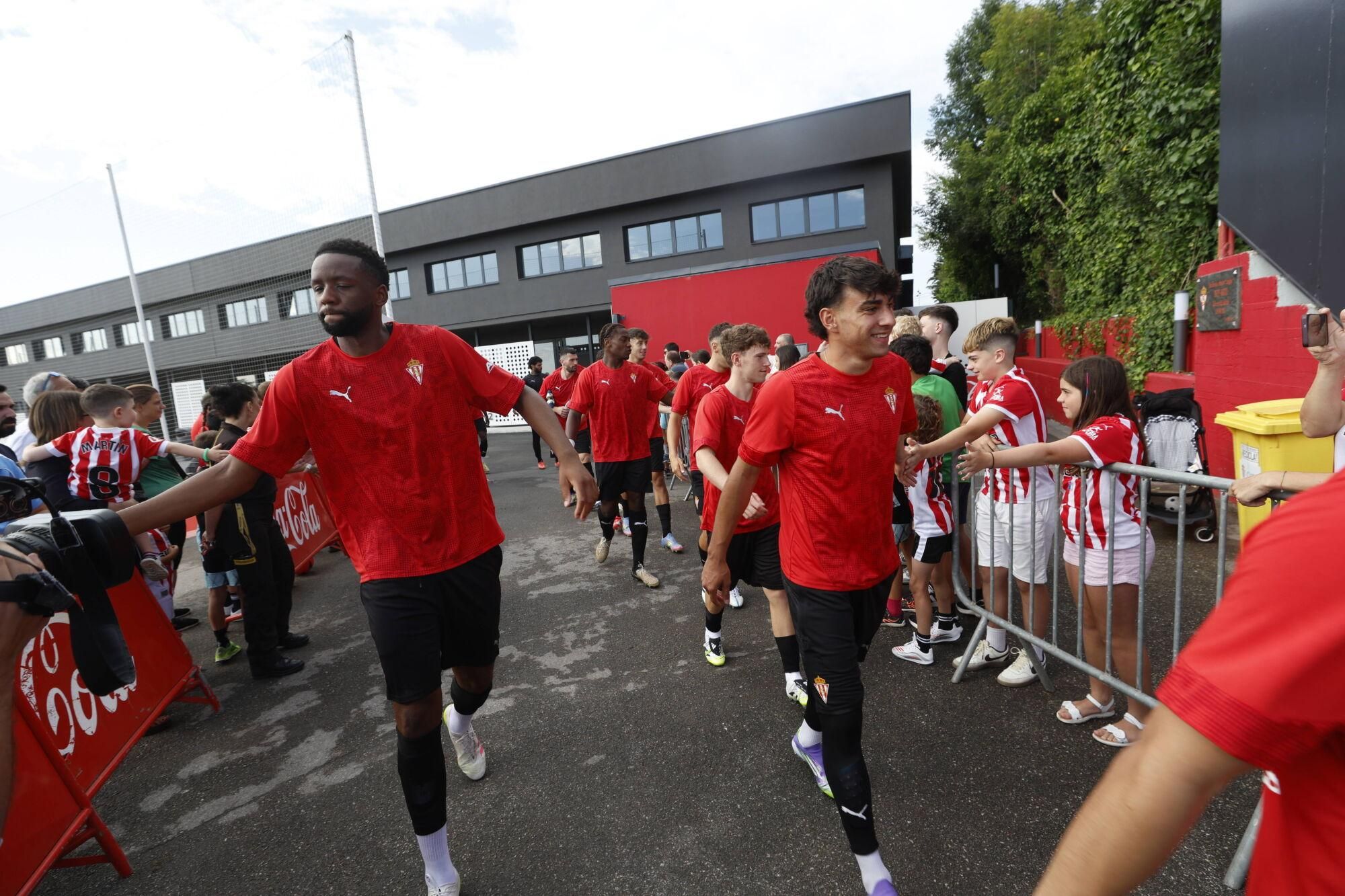EN IMÁGENES: Segundo entrenamiento del Sporting, con público en Mareo