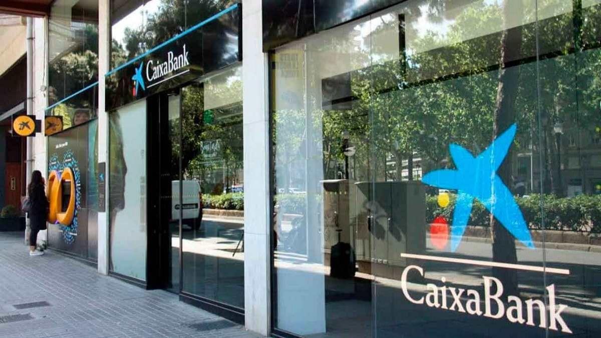 Atención a este cambio que te afecta si eres titular de una tarjeta en Caixabank