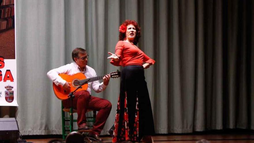 La peña flamenca homenajea a José Blas Vega con un festival cabal y de mucha altura