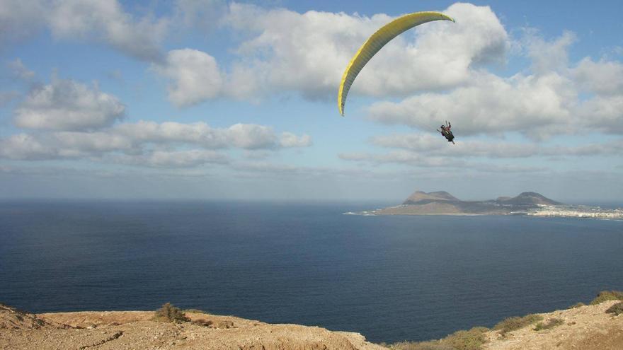 Un parapentista cae al mar en Las Palmas de Gran Canaria
