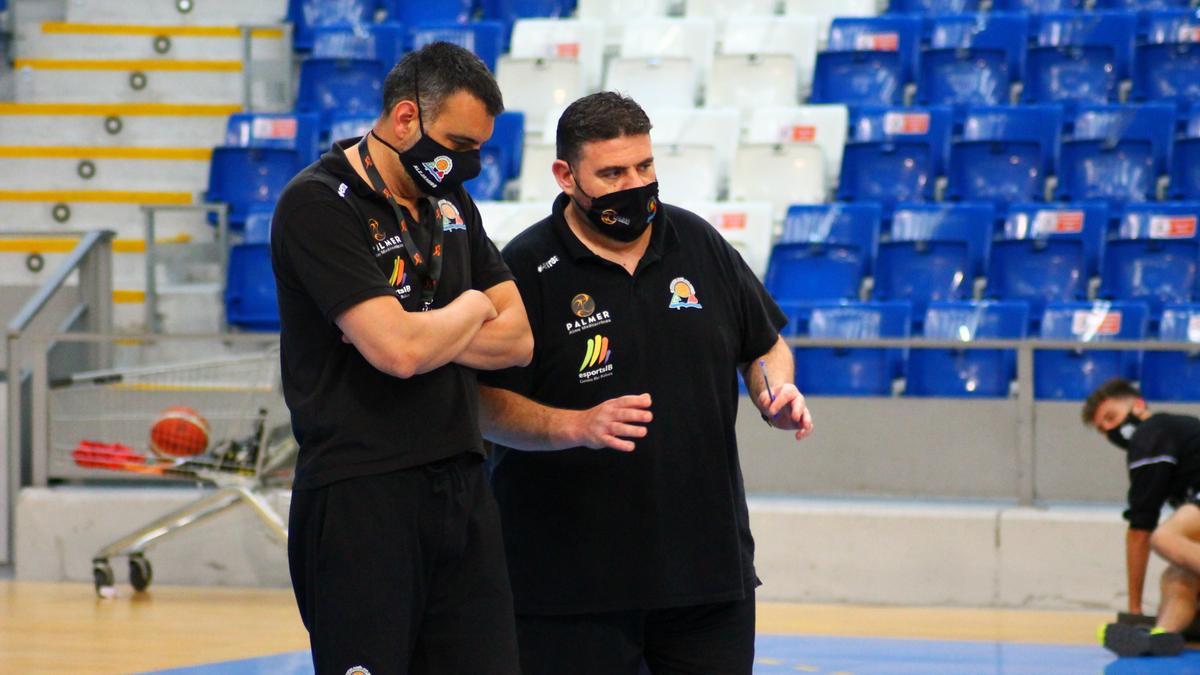 Álex Pérez y Pau Tomàs, durante un entrenamiento de este verano en el Palau de Son Moix.