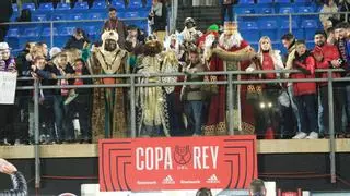 Los Reyes Magos en el partido Eldense-Bilbao de la Copa del Rey