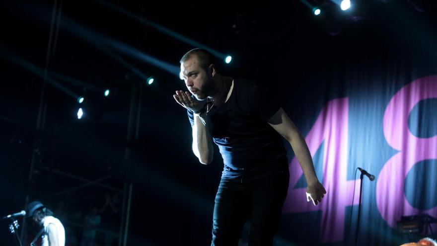 Tom Meighan, de Kasabian, durante su actuación en el Low Festival 2015