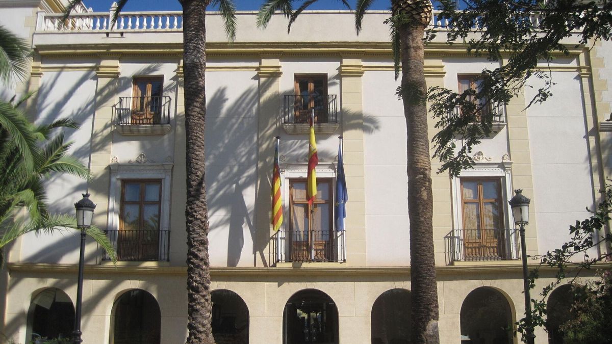 Fachada del ayuntamiento de Moncada.