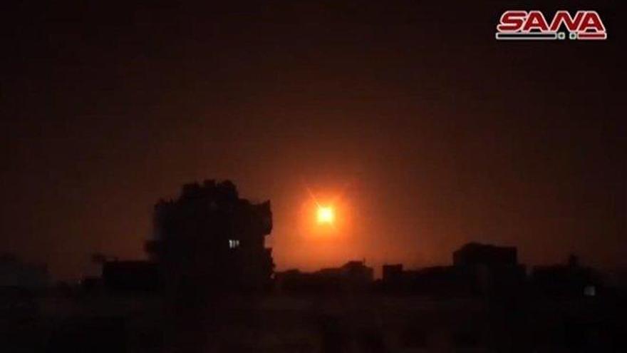 Un avión de pasajeros aterriza de emergencia en Siria por un ataque israelí con misiles