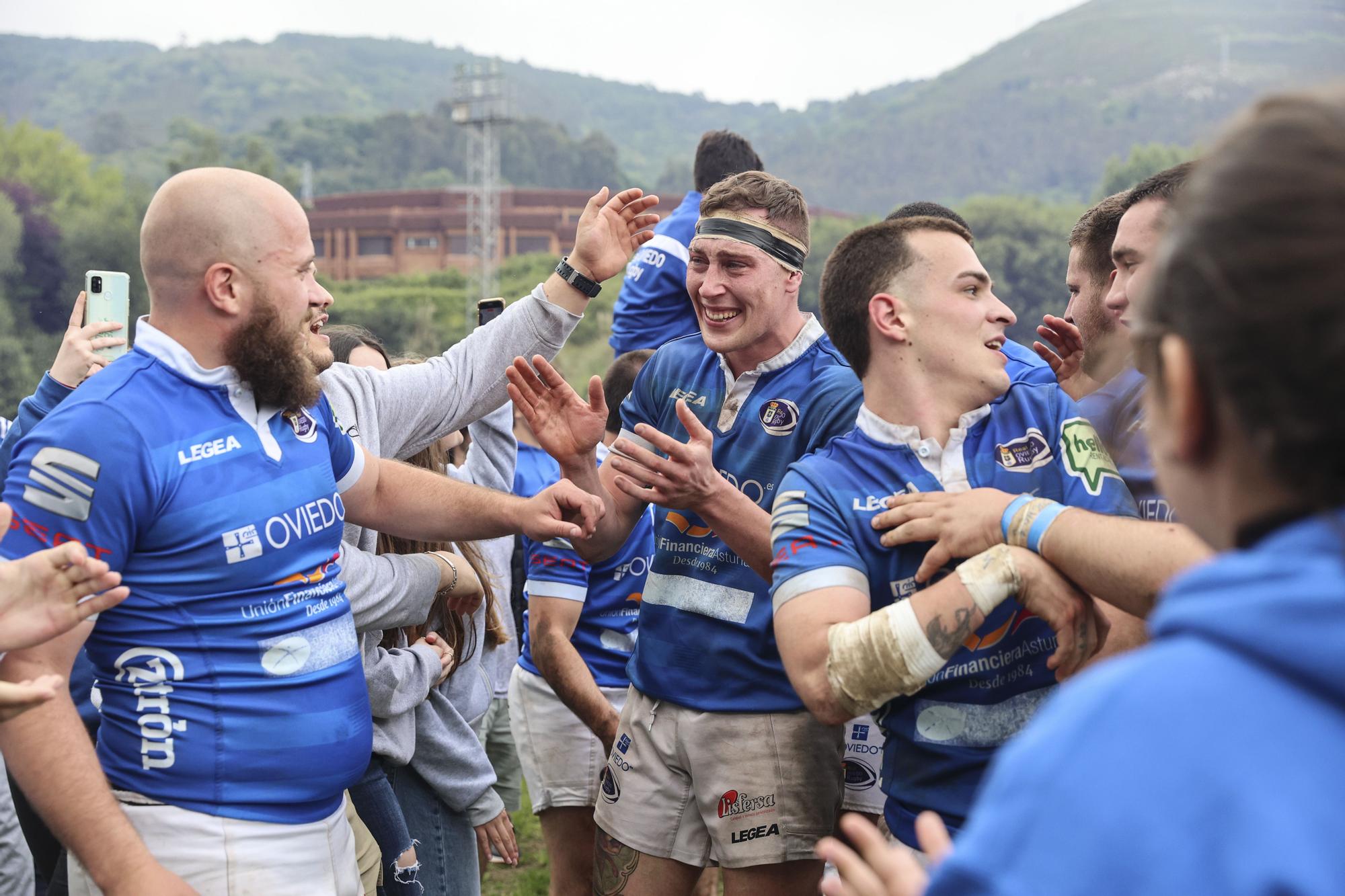 Fiesta del Real Oviedo Rugby tras ascender a División de Honor B