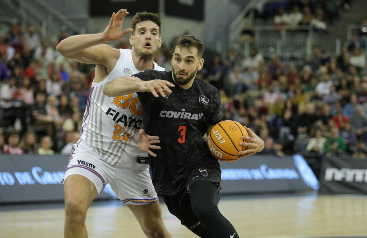 Fotos del partit entre el Bàsquet Girona i el Granada