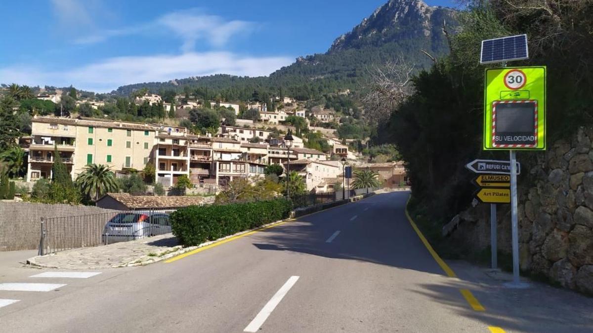 Una imagen de la entrada al casco urbano de Deià.