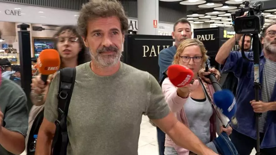 Rodolfo Sancho aterriza en España y da su opinión sobre las cárceles tailandesas: "Estoy gratamente sorprendido"