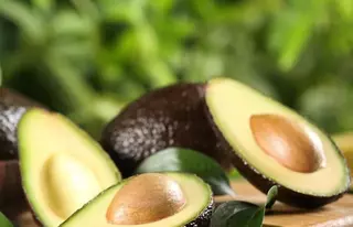 Si ves esto al abrir un aguacate tíralo inmediatamente a la basura