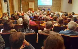 Mesa redonda no Ateneo sobre o modelo turístico: “Queremos ter dereito a vivir na nosa cidade e facelo con tranquilidade”
