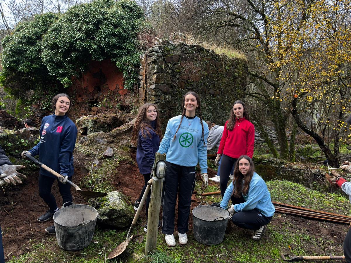 Chicas participan en la iniciativa.