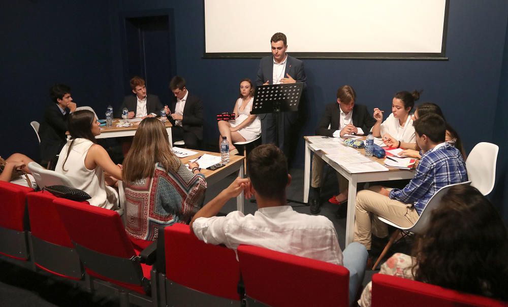 Tres alumnos del Sunny View School ganan la II edición del Torneo Municipal de Debate de Málaga