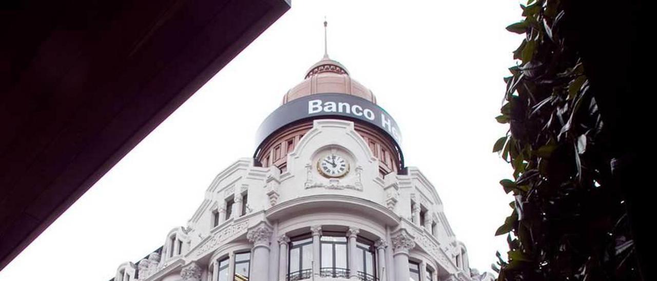 La fachada del edificio, en la confluencia de las calles Fruela y Principado de Oviedo.