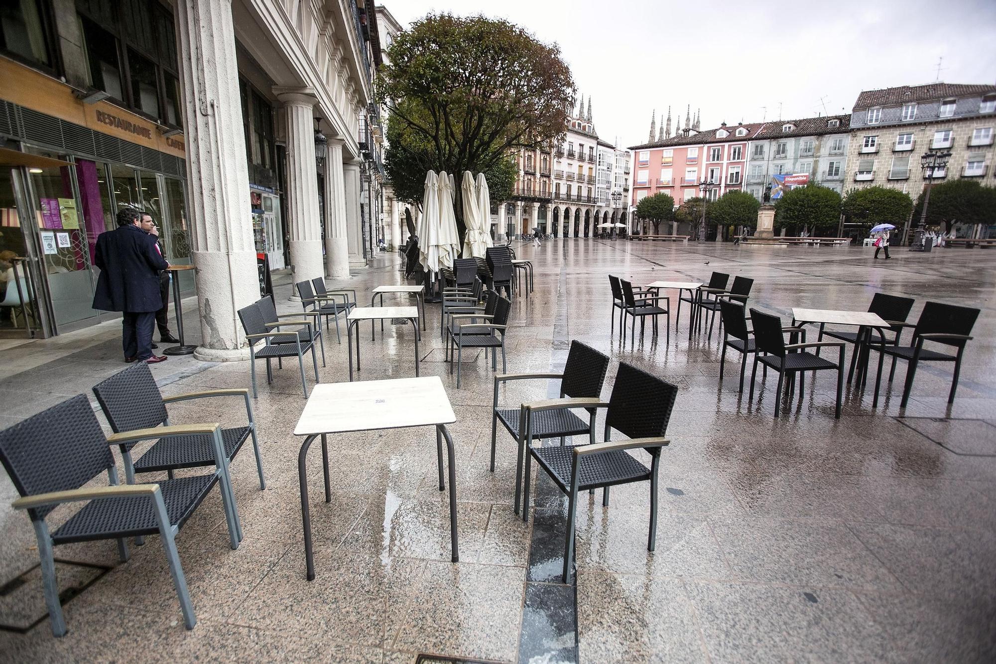 Largas colas y retenciones en las entradas a Burgos en el primer día de confinamiento