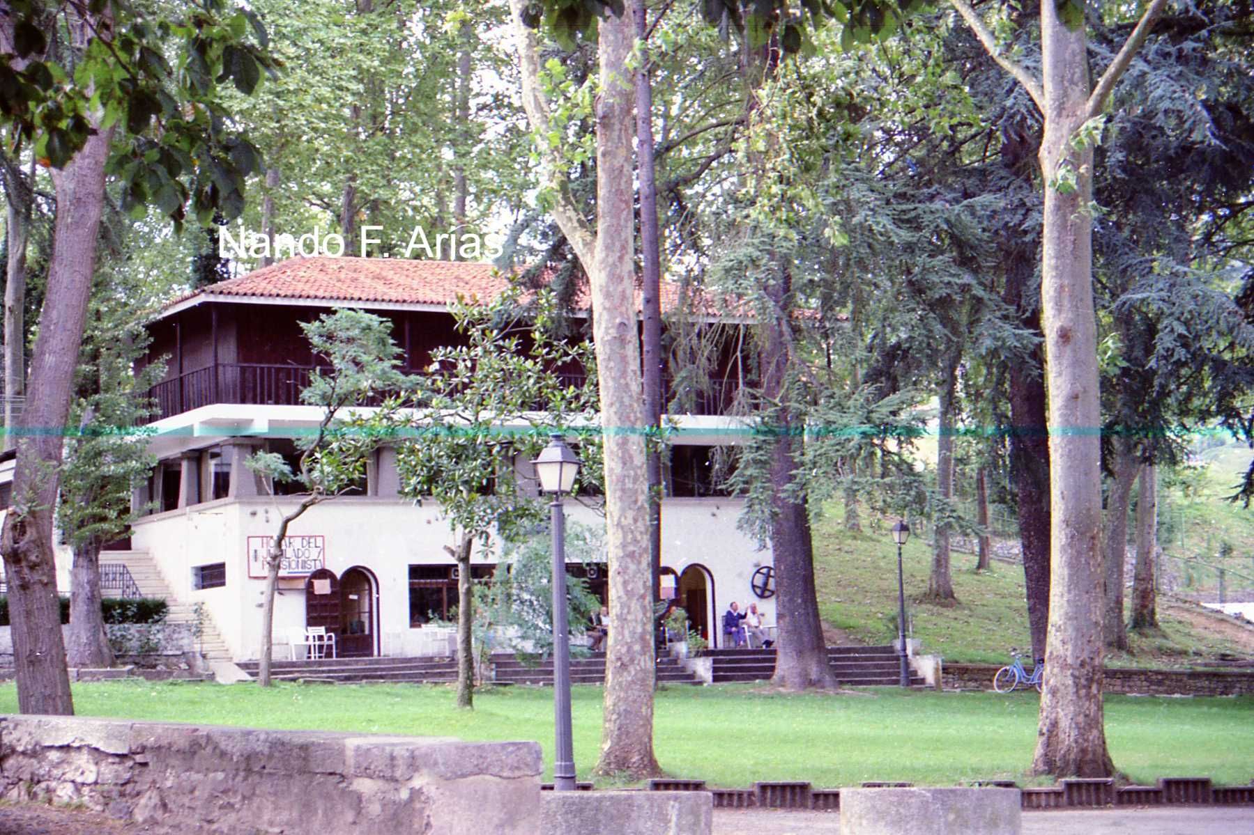 En imágenes, los locales míticos de finales de siglo en Grado