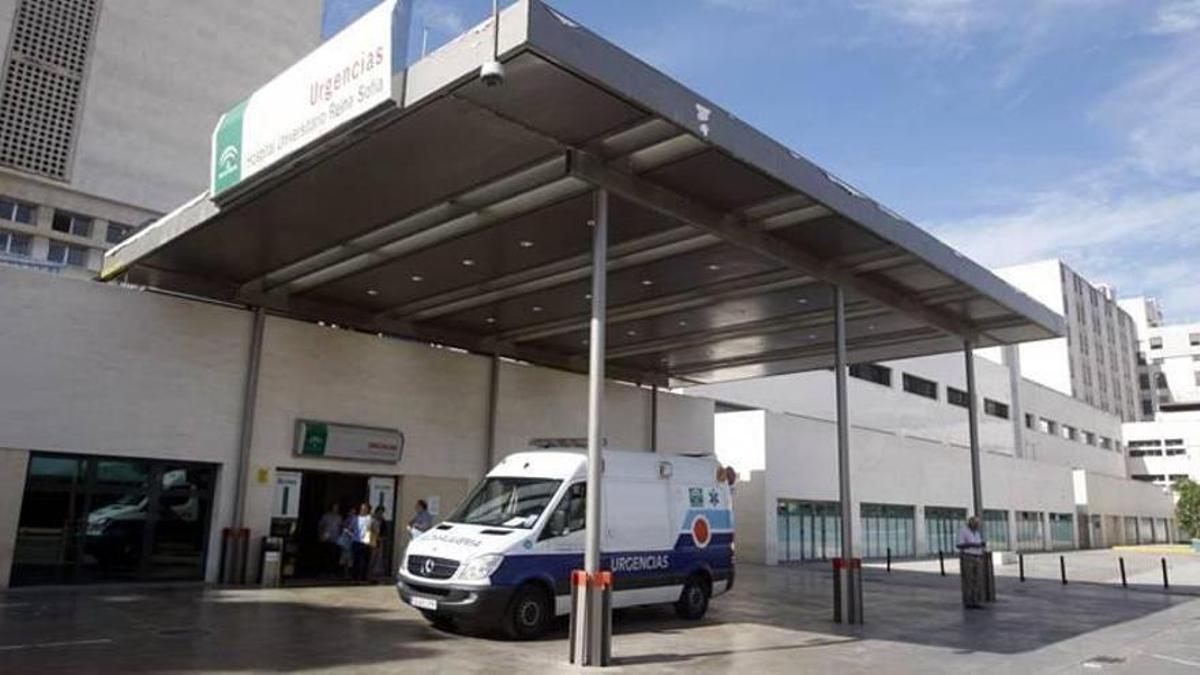 Entrada a Urgencias del hospital Reina Sofía de Córdoba.