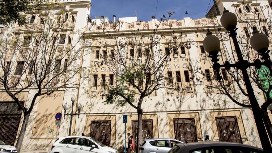 El edificio del antiguo cine Ideal figura en el Catálogo de Edificios Protegidos y se debe respetar al completo su fachada.