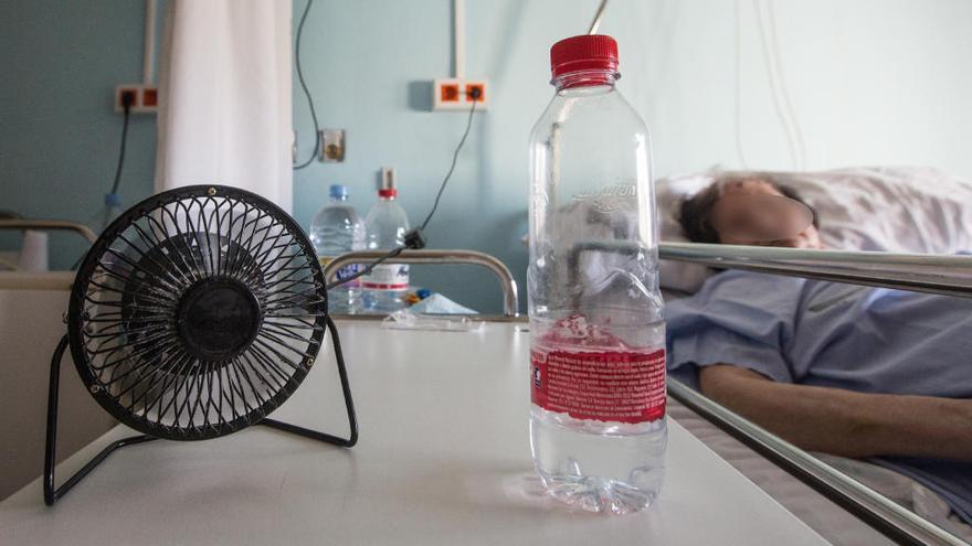 Quejas por el exceso de calor en el Hospital General de Alicante