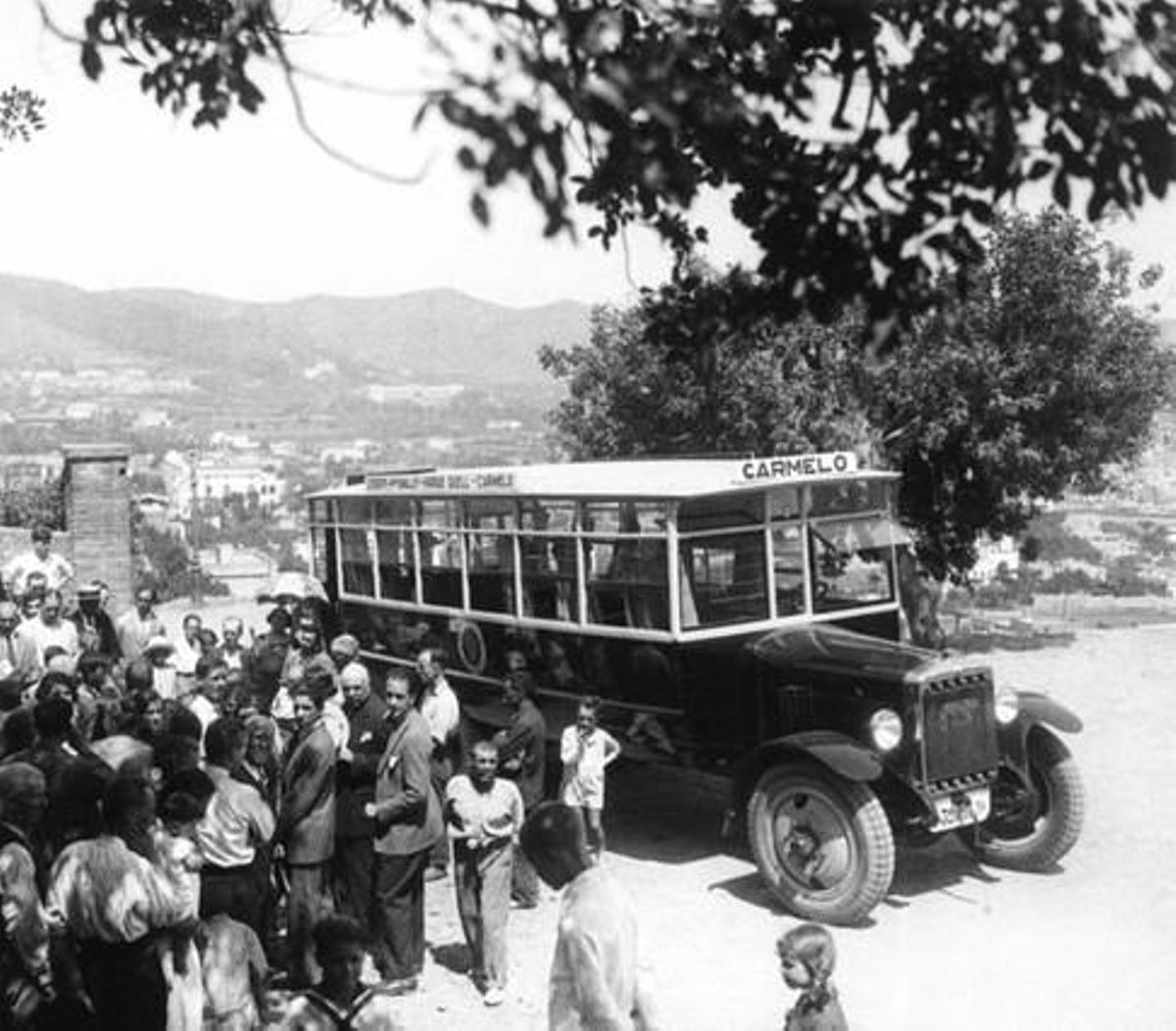 Antic autocar que pujava des de Lesseps fins al Carmel.