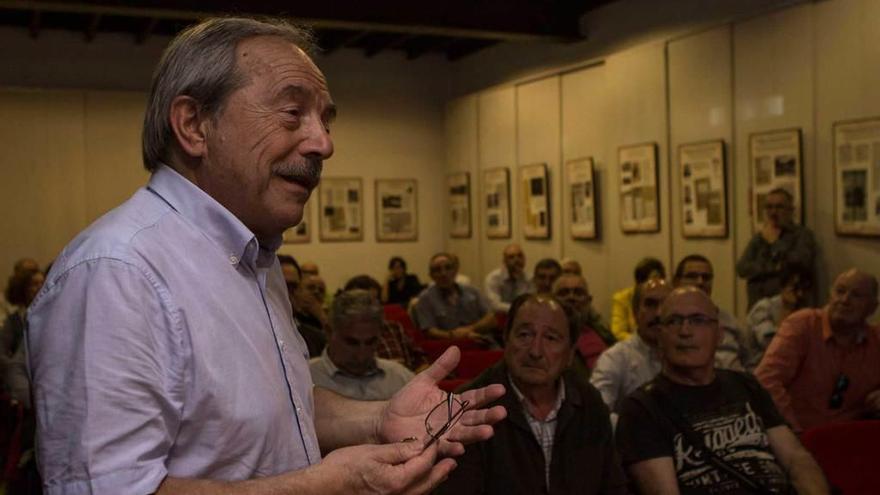 Wenceslao López, ayer en la asamblea de la Agrupación de Oviedo para el precongreso regional.