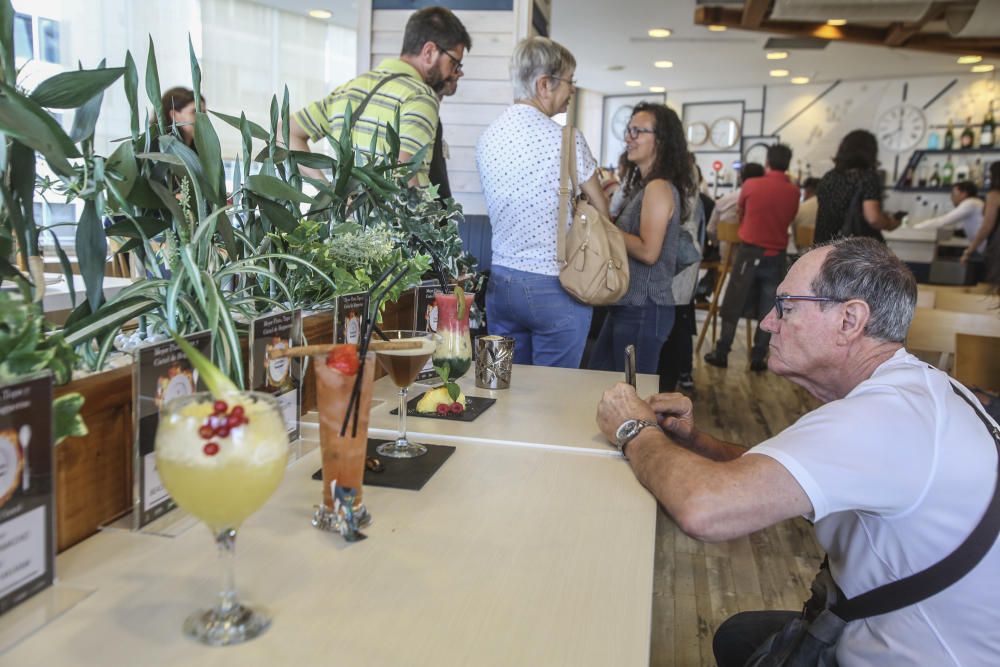 "Hogueras mirando al mar", de Félix Redondo, y "Almorsaret Alicantí", de Estefanía Díaz, han sido elegidos como el mejor plato y tapa de estas Hogueras por el jurado del concurso gastronómico festero