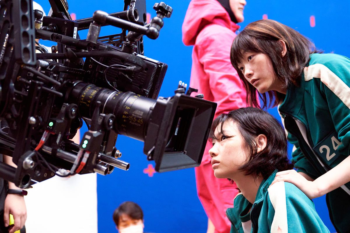 Las actrices Ho-Yeon Jung y You-Mi Lee durante el rodaje de la 1 temporada de 'El juego del calamar'