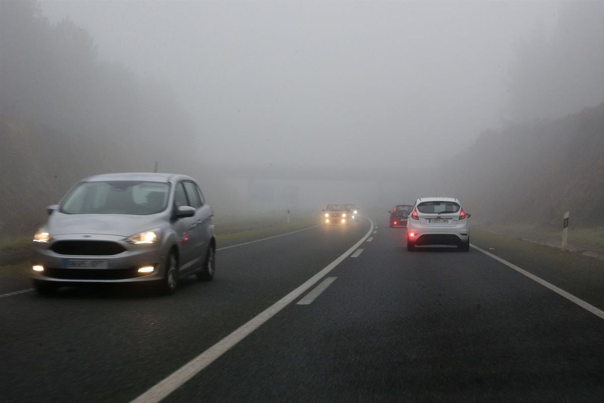 La niebla dificulta la visibilidad en las carreteras extremeñas.