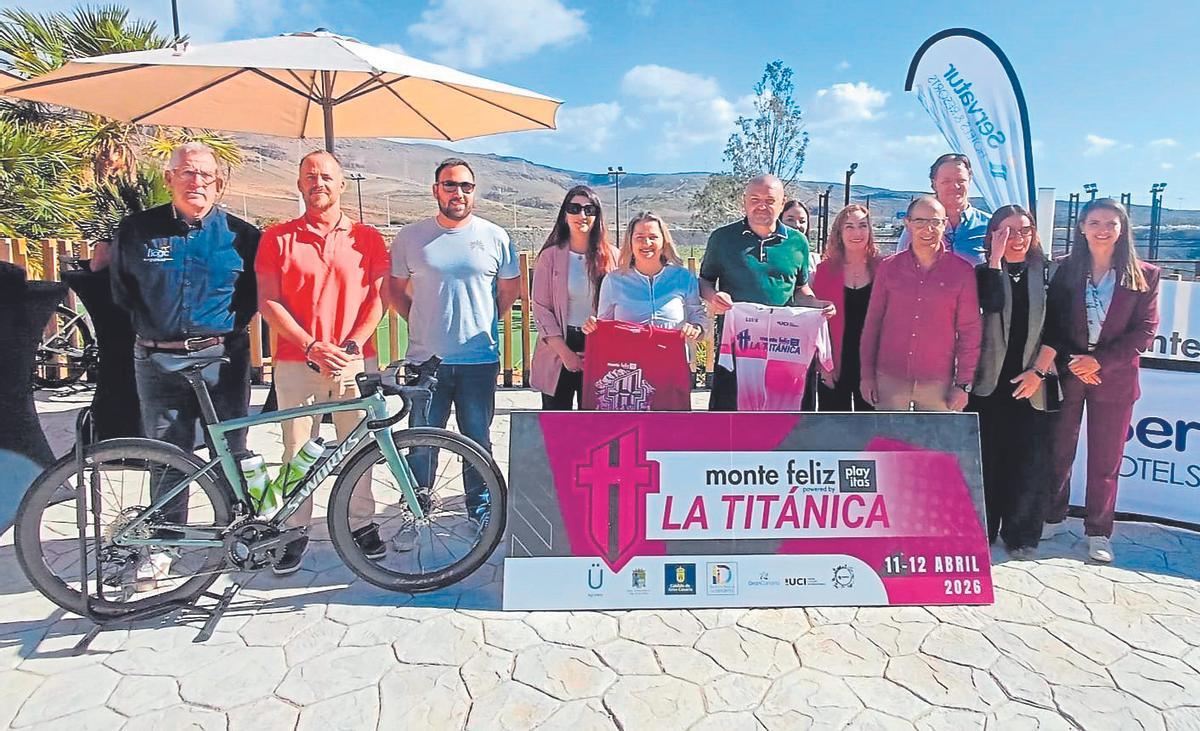 De izquierda a derecha, José Manuel Blandón, Daniel González, Jesús Zorio, Regina López, Carmen Rosa Guedes, Carlos Álamo, Daida Afonso, Leila Ejjir, Miguel Reyes, Michael Lund, Maite Reta y  Gloria Costa.
