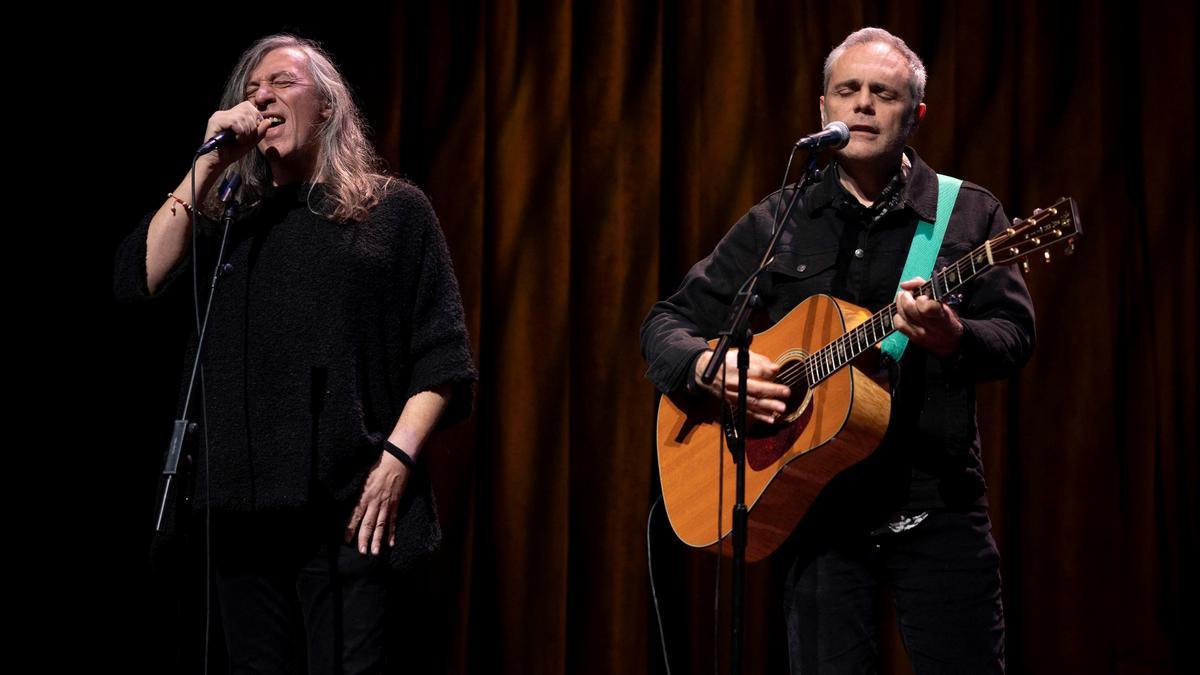 Gerard Quintana y Josep Thió, en el concierto de Sopa de Cabra en el Català de l'Any 2021