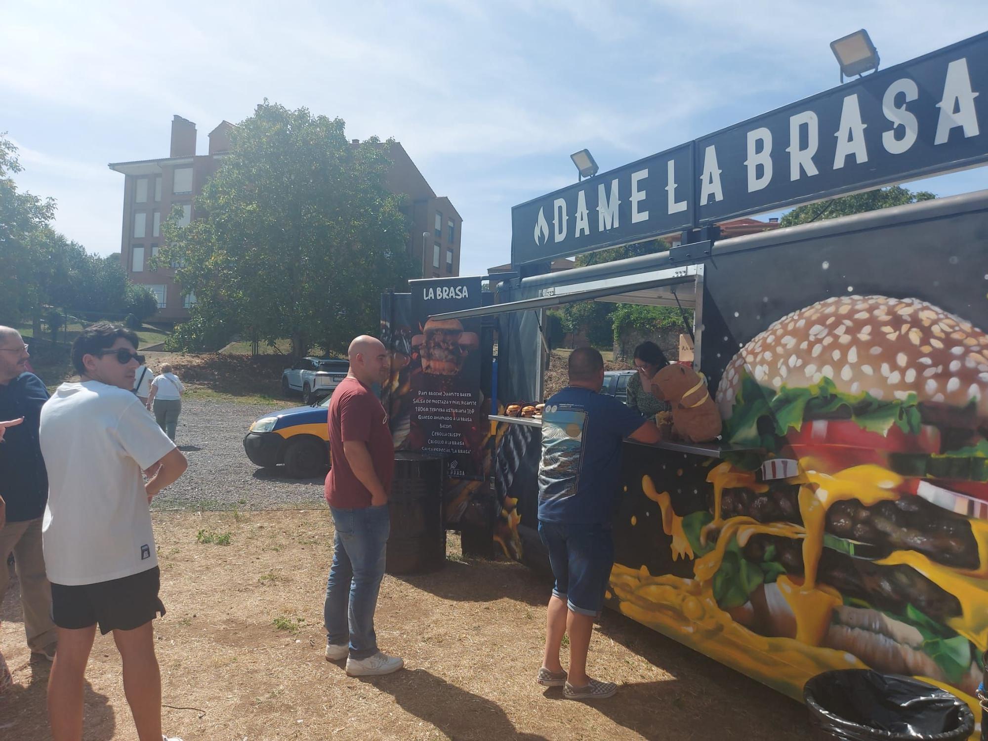 En imágenes: Salas estrena su primera quedada de foodtrucks