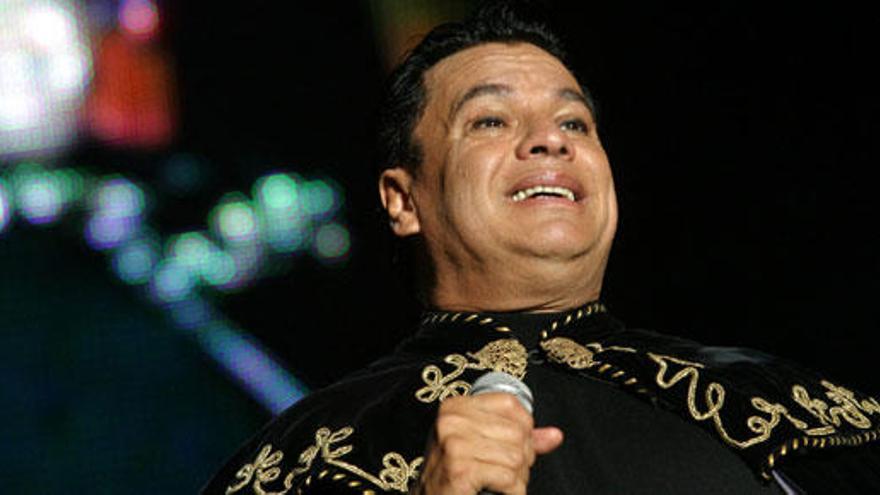 Muere el cantante Juan Gabriel.