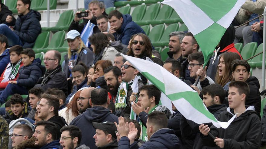 Seguidores del Elche en el Martínez Valero