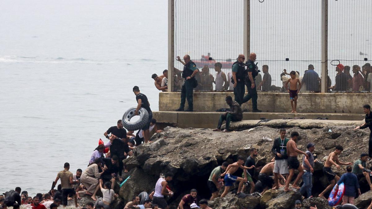 Sánchez viajará a Ceuta tras activar al Ejército y acordar con Marruecos la agilización de las devoluciones