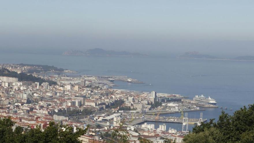 Panorámica esta mañana de la Ría de vigo. // A. Villar