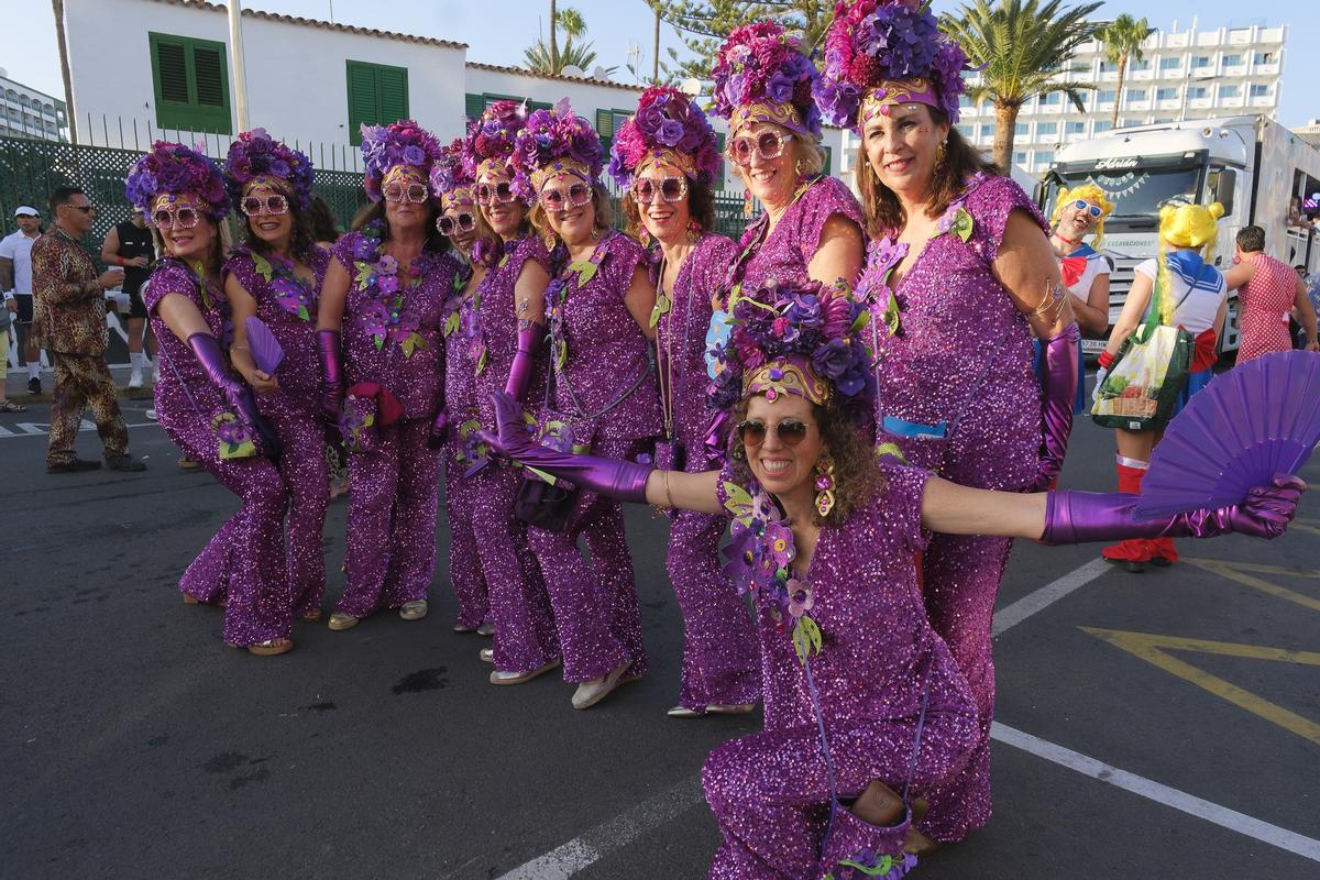 Las Reinas de las Flores en la Cabalgata de Maspalomas.