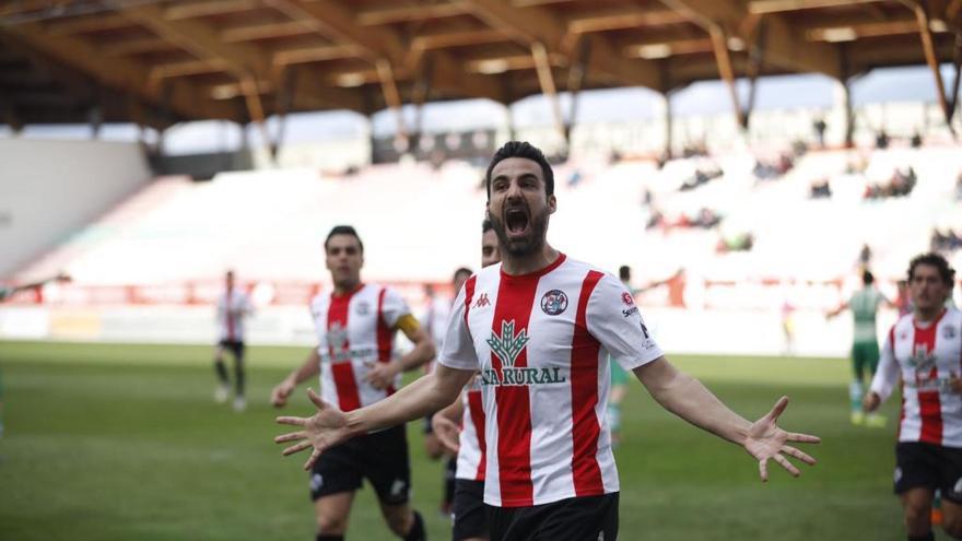 Murci celebra uno de los goles