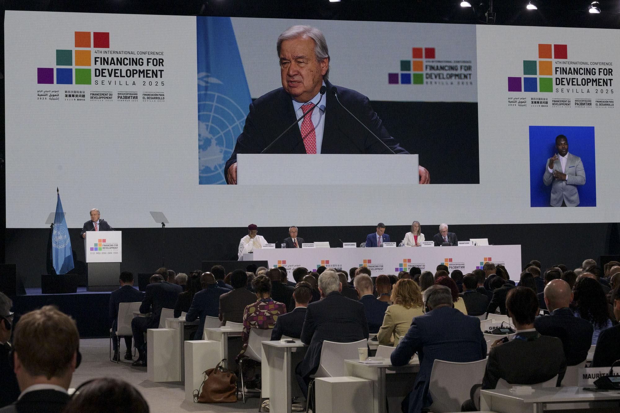 SEVILLA, 30/06/2025.- El secretario general de la ONU, António Guterres, interviene en la IV Conferencia Internacional de la ONU sobre Financiación para el Desarrollo, este lunes en Sevilla. Unos setenta jefes de Estado o de Gobierno se reúnen desde hoy y hasta el próximo jueves en este encuentro que aspira movilizar más recursos en cooperación y reafirmar el compromiso con el multilateralismo. EFE/UN Photo/Manuel Elíasl/SOLO USO EDITORIAL/SOLO DISPONIBLE PARA ILUSTRAR LA NOTICIA QUE ACOMPAÑA (CRÉDITO OBLIGATORIO)