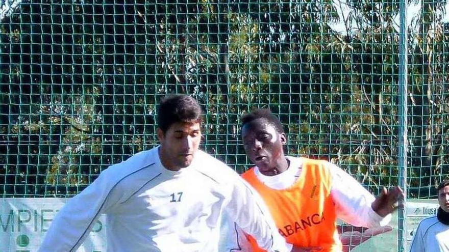 Cifuentes y Birane Ba, en el entrenamiento de ayer. // José A. Díaz