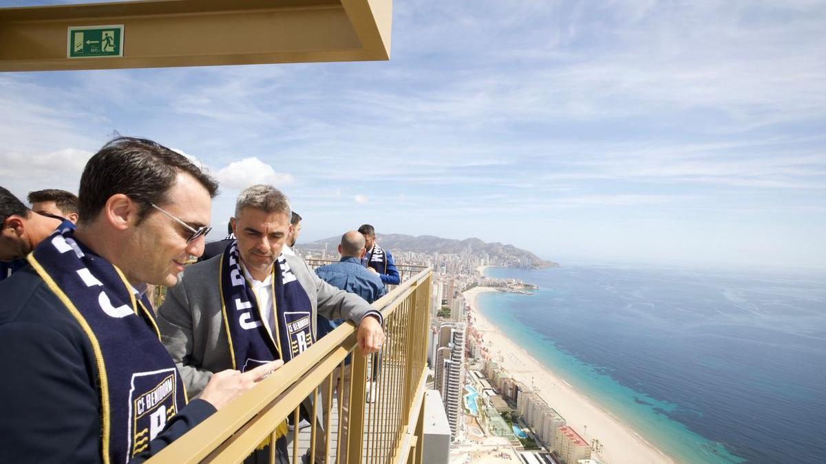 Víctor Oñate, junto al 'Piojo' López en Benidorm.